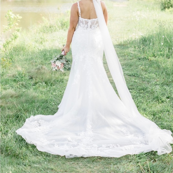 Essence of australia wedding dress D3393 in Ivory size 12 - Picture 3 of 5